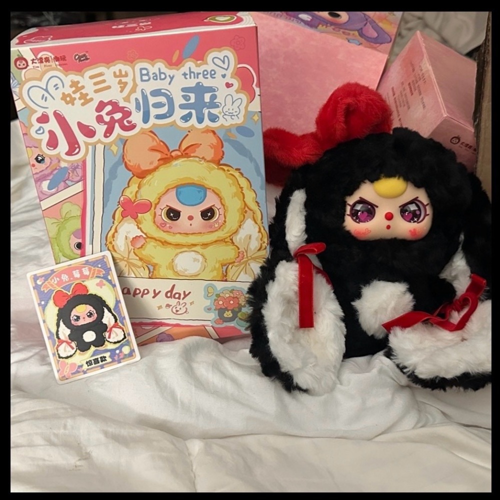 BB3 Rare SECRET 
Baby Three Bunny Returns 
Black w/
Special eyes 🩷 HEARTS & XX’s